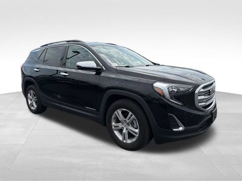 Used 2020 GMC Terrain SLE w/ Driver Convenience Package FWD image 2