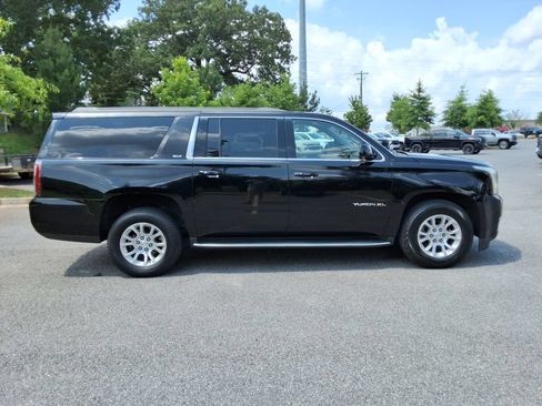 Used 2017 GMC Yukon XL SLT RWD image 4