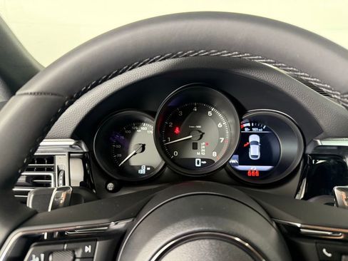 New 2026 Porsche Macan image 36