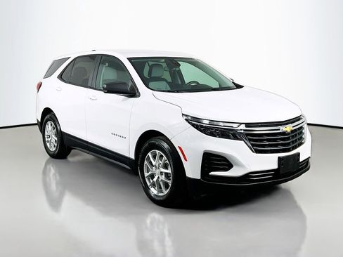 Used 2023 Chevrolet Equinox LS w/ LS Convenience Package image 3