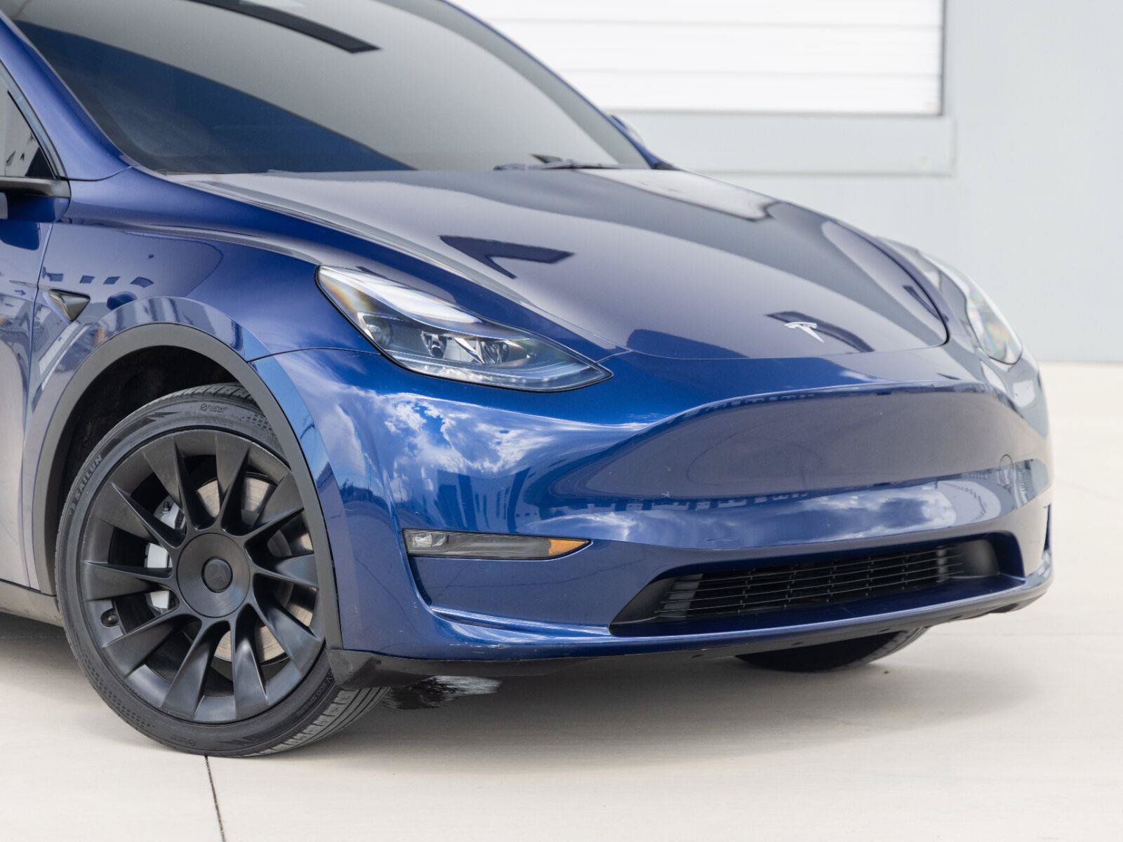 Used 2023 Tesla Model Y Long Range AWD/4WD image 3