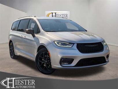 New 2026 Chrysler Pacifica Select