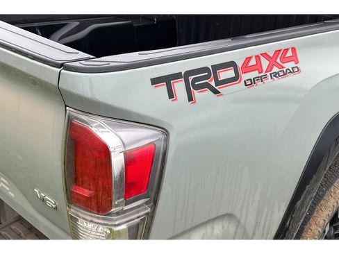 Used 2023 Toyota Tacoma TRD Off-Road w/ Technology Package AWD/4WD image 7