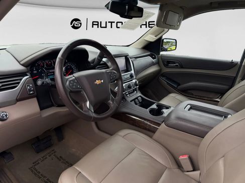 Used 2018 Chevrolet Suburban LT RWD image 16