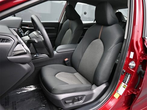 Used 2020 Toyota Camry LE image 16