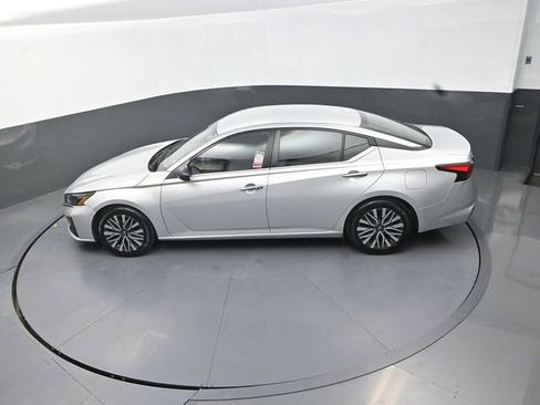 Used 2024 Nissan Altima 2.5 SV FWD image 14