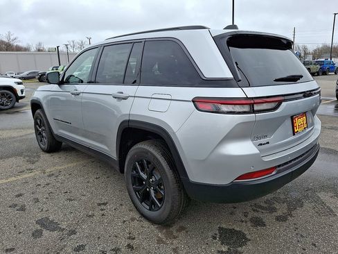 New 2026 Jeep Grand Cherokee Altitude AWD/4WD image 3