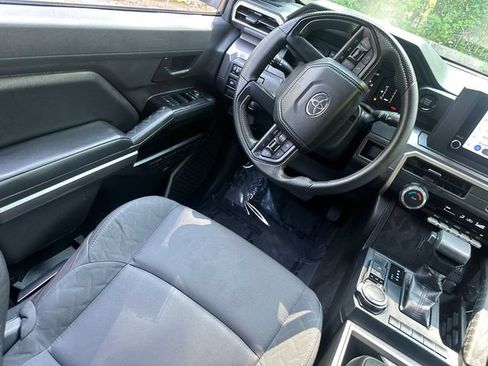Certified 2026 Toyota Tacoma SR5 AWD/4WD image 21