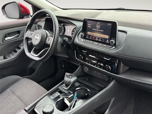 Used 2021 Nissan Rogue SV image 34