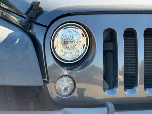 Used 2018 Jeep Wrangler Sport AWD/4WD image 7