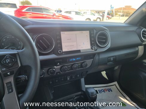 Used 2022 Toyota Tacoma TRD Off-Road w/ Technology Package image 21