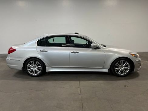 Used 2012 Hyundai Genesis 3.8 w/ Premium Pkg RWD image 2