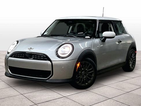 Used 2025 MINI Cooper 2-Door Hardtop image 1