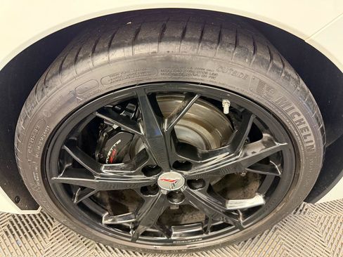 Used 2022 Chevrolet Corvette Stingray Premium Conv w/ Z51 Performance Package RWD image 32