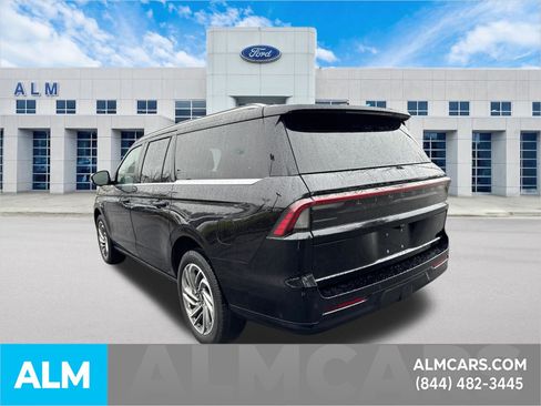 Used 2025 Lincoln Navigator L Reserve AWD/4WD image 8