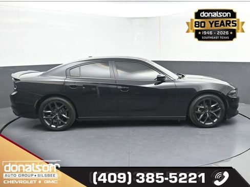 Used 2022 Dodge Charger SXT w/ Blacktop Package RWD image 2
