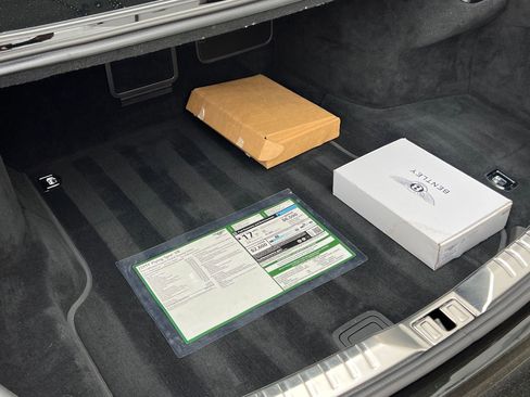 Used 2022 Bentley Flying Spur V8 image 22