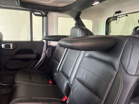 Used 2018 Jeep Wrangler Unlimited Sahara AWD/4WD image 13
