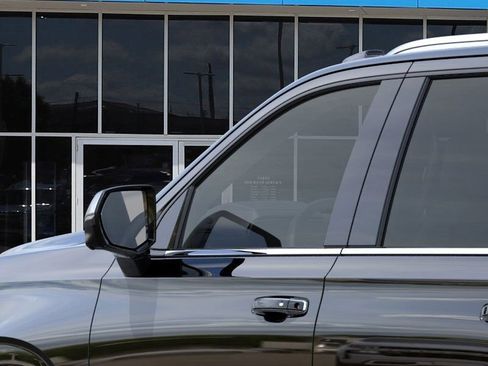 New 2026 Chevrolet Suburban Premier image 12