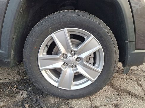 Certified 2022 Jeep Compass Latitude image 26