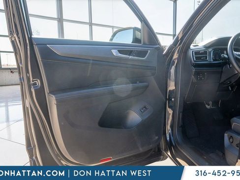 Used 2024 Volkswagen Atlas Cross Sport SE FWD image 13