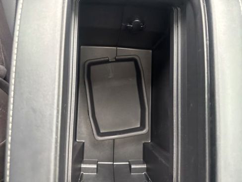 Used 2025 Toyota Highlander XLE image 29