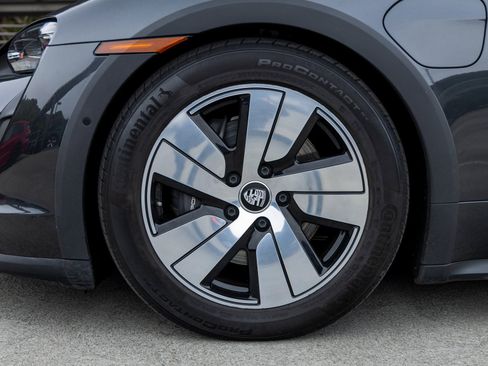 Certified 2023 Porsche Taycan 4 Cross Turismo image 13