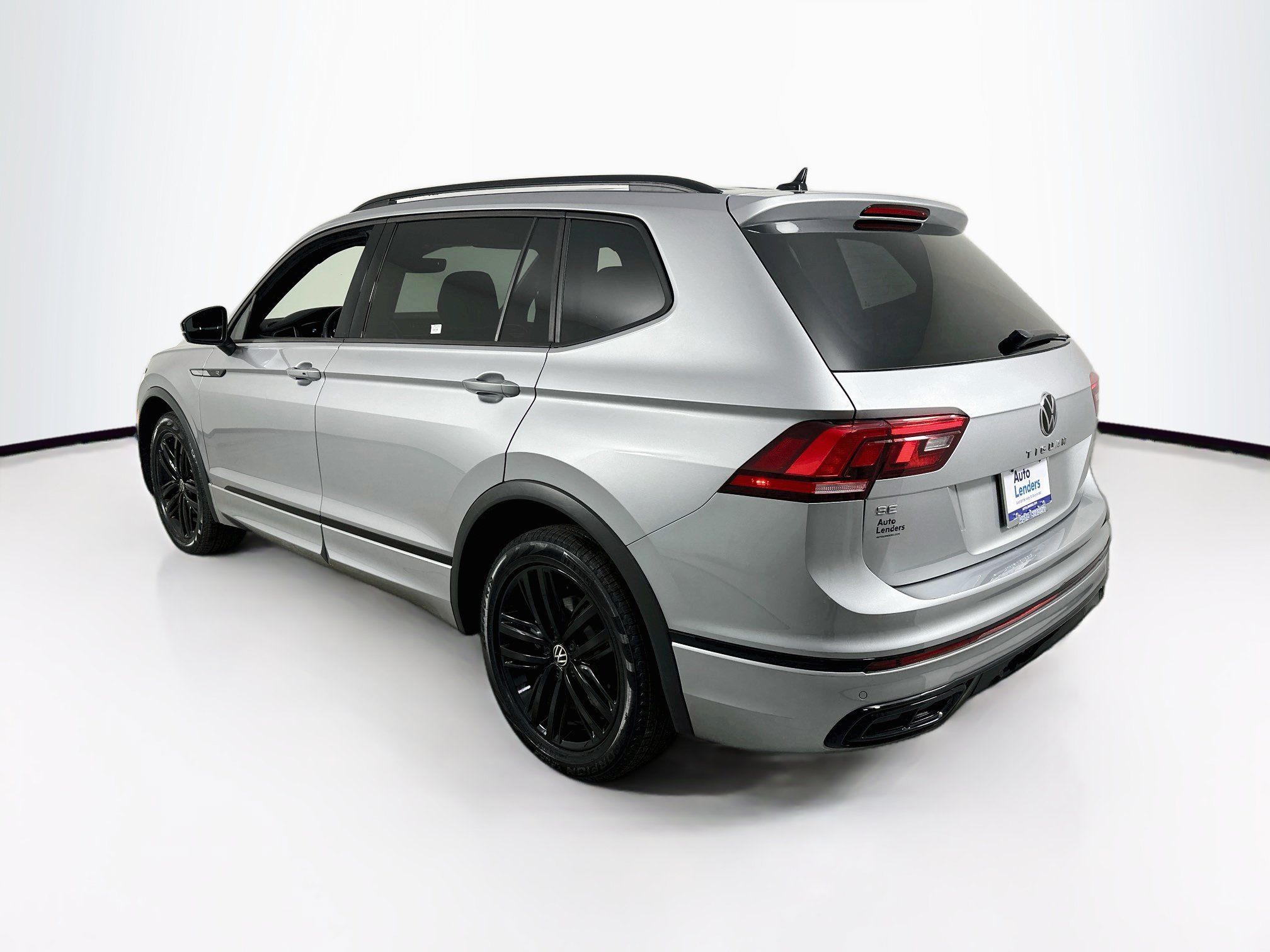 Used 2022 Volkswagen Tiguan SE R-Line FWD image 7