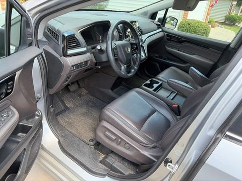 Used 2023 Honda Odyssey Touring image 2
