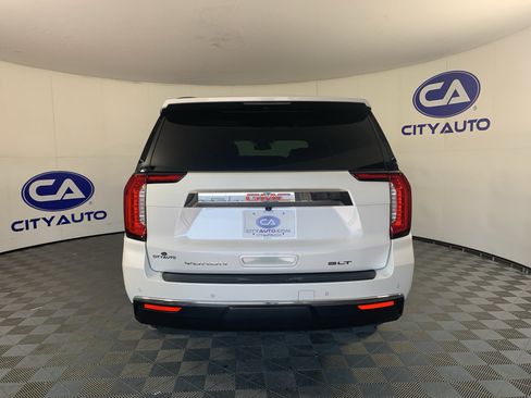 Used 2023 GMC Yukon XL SLT AWD/4WD image 4