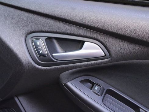 Used 2017 Ford Focus SE image 9