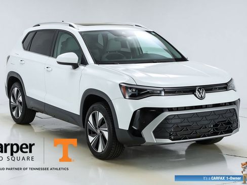 Used 2025 Volkswagen Taos SE w/ Panoramic Sunroof Package image 53