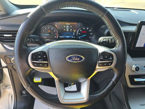 Used 2023 Ford Explorer XLT RWD image 10