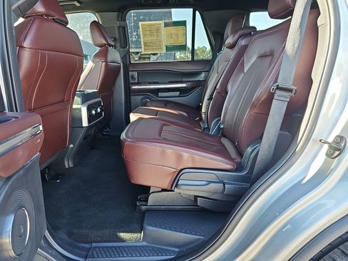 Used 2024 Ford Expedition Limited image 19