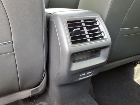 Used 2025 Volkswagen Tiguan SE AWD/4WD image 11