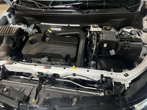 Used 2023 Chevrolet Equinox RS w/ LPO, Floor Liner Package FWD image 8