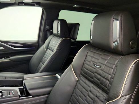 Used 2024 Cadillac Escalade ESV V w/ LPO, ONYX Package AWD/4WD image 22