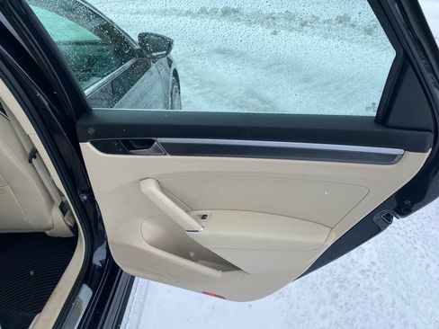 Used 2017 Volkswagen Passat 1.8T R-Line image 21