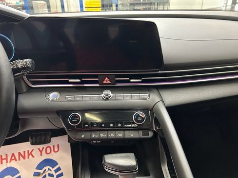 Used 2025 Hyundai Elantra Limited FWD image 27