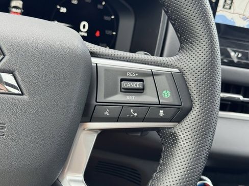 New 2025 Mitsubishi Outlander SEL image 25