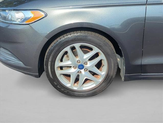 Used 2016 Ford Fusion SE FWD image 29