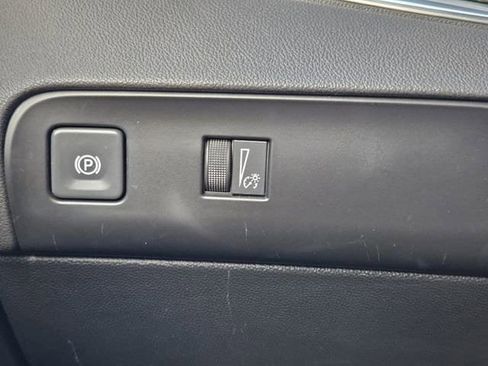 Used 2023 Buick Enclave Essence image 21