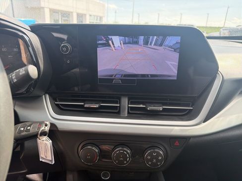 Used 2025 Chevrolet Trax LS image 12