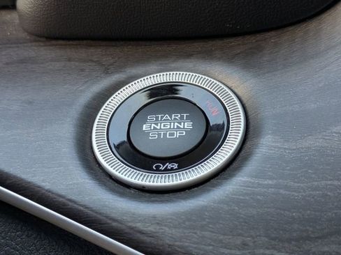 Used 2023 Jeep Grand Cherokee Limited w/ Black Appearance Package image 34