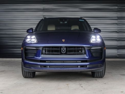 Certified 2025 Porsche Macan AWD/4WD image 10