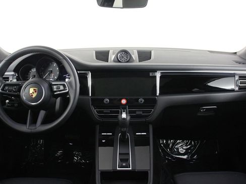 Certified 2026 Porsche Macan AWD/4WD image 11