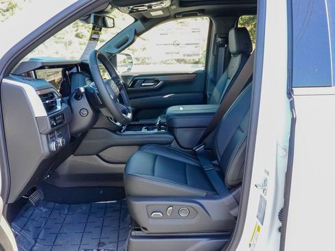 New 2026 GMC Yukon XL Denali w/ Denali Reserve Package AWD/4WD image 13