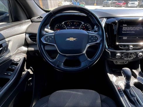 Used 2022 Chevrolet Traverse LT FWD image 6
