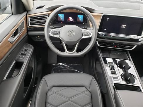 New 2026 Volkswagen Atlas SE image 10