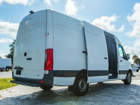 Used 2020 Mercedes-Benz Sprinter 2500 w/ Driver Convenience Package image 20